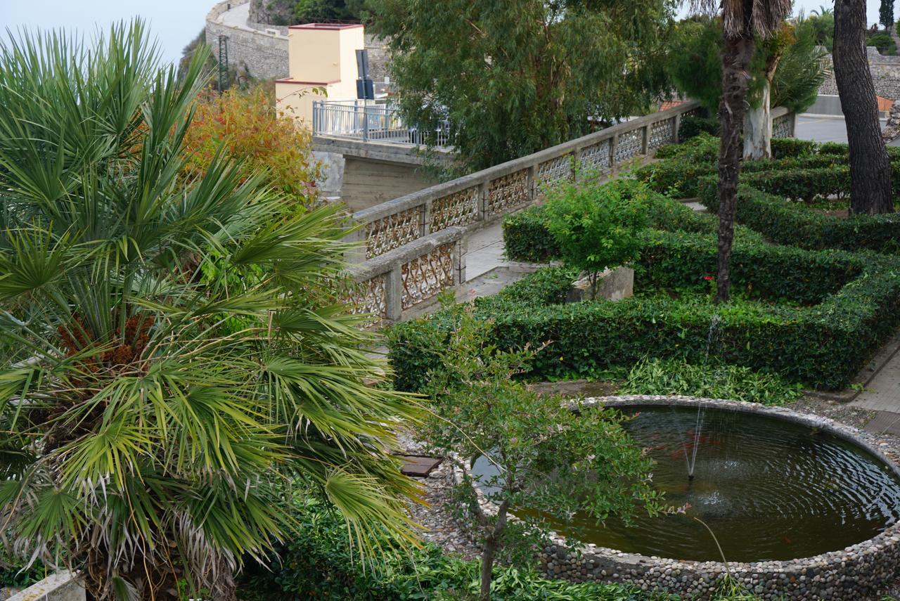 Hotel Villa Souvenir Forza dʼAgro Exteriér fotografie